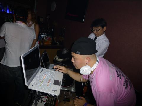 DJ